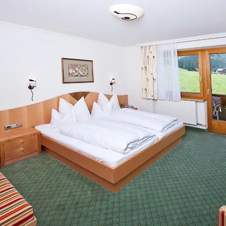 - Fortuna Konukevi Lech am Arlberg